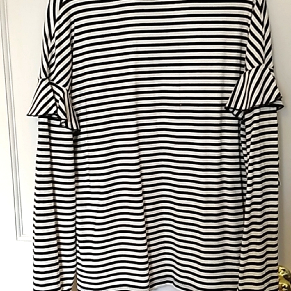 Ruffle Top! - Picture 4 of 6